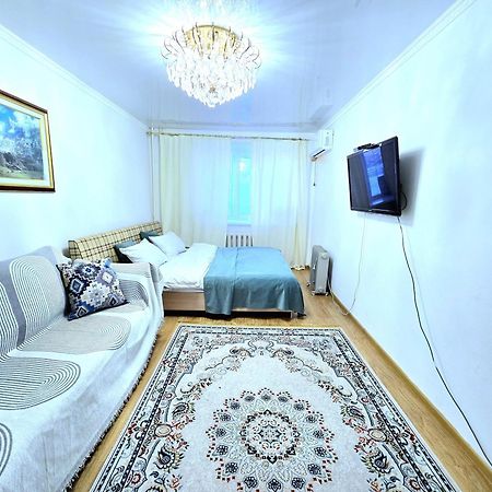 Двухкомнатная "Аэропорт Астана" Appartement Buitenkant foto