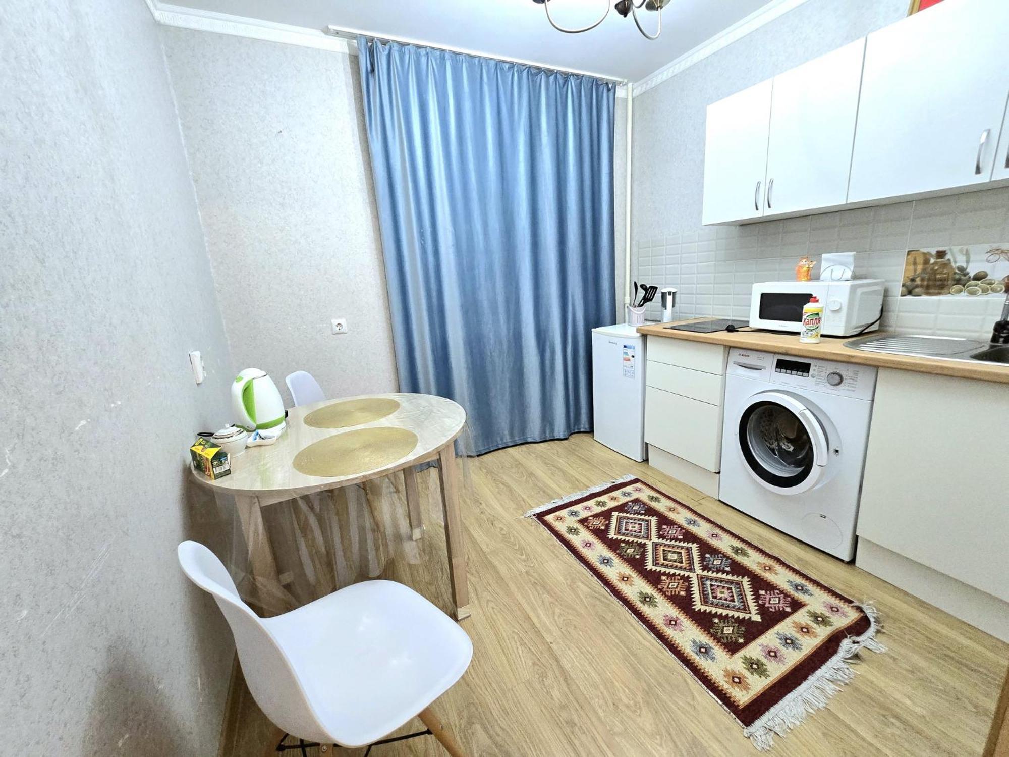 Двухкомнатная "Аэропорт Астана" Appartement Buitenkant foto
